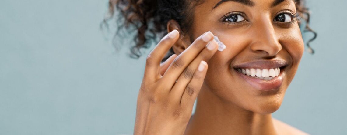 Le masque fait partie des traitements qu’il ne faut pas négliger dans une routine beauté. Cela s’avère encore plus vrai après la période des fêtes. Son rôle sera de débarrasser la peau de ses toxines, du gras et des impuretés qui se sont incrustées.